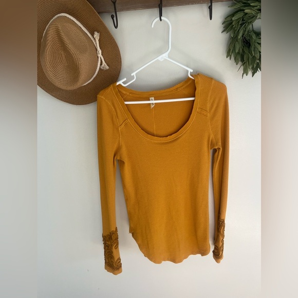 We The Free Masquerade Cuff Long Sleeve Shirt- MEDIUM - Picture 3 of 4